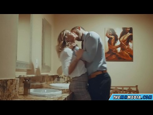 ❤️ Wenn eine vollbusige Blondine dich in einer öffentlichen Toilette verführt ❤❌ Fucking video bei uns de.hentaibar.ru ❌️
